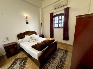 Garden Level Oasis Near Nile - 9