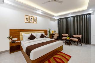 Hotel De Clark - Free Airport Drop for Minimum 05 Nights Stay - 5 mins from IGI & Domestic Airport Delhi - 6