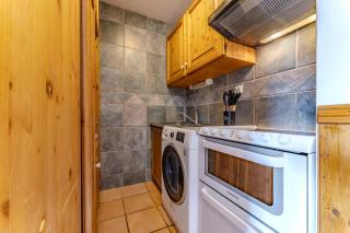 Alpine Stay with Balcony near the Slopes - 8