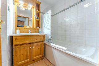 Alpine Stay with Balcony near the Slopes - 6