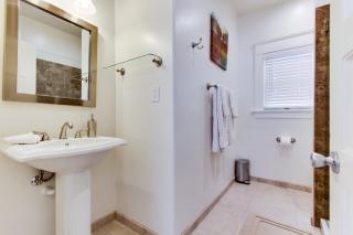 Urban Oasis w AC Yard – Close to Everything - 2