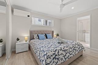 Modern Family Home, Saltwater Pool, Near Robina - 6