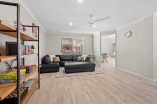 Modern Family Home, Saltwater Pool, Near Robina - 1