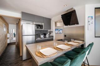 Panorama AlpineView with Ski-In Out access - 9