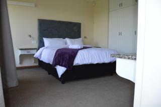 The Owl and Elephant Lodge - 9