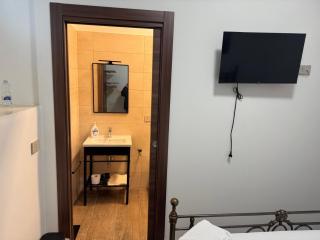 B&B ANNUNZIATA-Vicino all' Ospedale Civile dell'Annunziata e alla Clinica Scarnati, a due passi dall'Ospedale Mariano Santo,Siamo nel centro di Cosenza con facilita' di parcheggio e servizi vari - 8