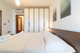 Moderno appartamento con garage, Wi-Fi, aria condizionata e terrazzo - 4