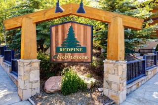 KBM Resorts Red Pine Free Door-to-Ski shuttle Near Cabriolet at Canyons and VillageCommon hot tub Pool summer Tennis Gas Fireplace RPT-14t - 5