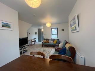 Sunberry 2 Bright Modern Entire Home, Headford - 2