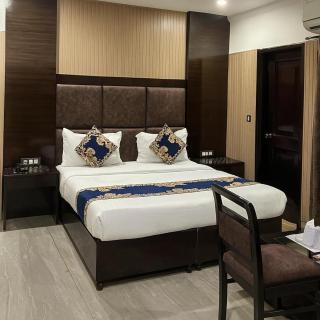 HOTEL S HOSPITALITY - Karol Bagh Metro & Ganga Ram Hospital - 8