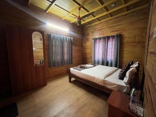 Couple Rooms On Budget Yercaud - 5