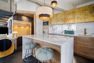 Luxury 4BR Apartment with Fireplace & Private Parking - Val Thorens - 9