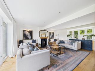 Luxurious 4 Bed Property: Chiltern Hills - Pass the Keys - 5