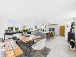 Luxurious 4 Bed Property: Chiltern Hills - Pass the Keys - 2