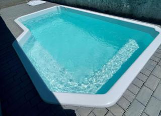 Casa com PISCINA - 02 Quartos à 900m PRAIA e 3km do Beto Carrero - Estacionamento - Area de LAZER com Churrasqueira e SINUCA - Wi-Fi e Cozinha Completa - Santa Lídia - 5