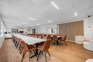 Exclusive Pool Houseconference Center With Gymnasium - 1