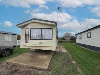 Lovely 6 Berth Caravan With Wifi At Pakefield, Suffolk 68119Bs - 4