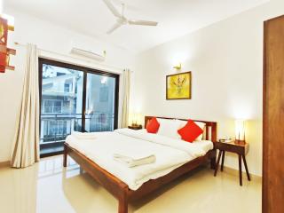 Premium 2BHK Assagao Apartment with Pool, WiFi & Scenic Balcony View - Assagao - 7