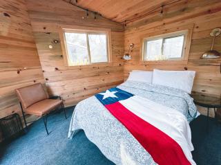 Garland, TX FIFA Rental Unique Treehouse Bedroom Sleeps Groups by Vacation Your way - 6