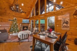 Charming Cabin With Mt Leconte Views & Game Room - 5