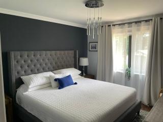 Modern Retreat with Hot tub by YYZ, 20min to CN Tower - 8