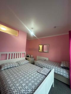 Paignton seafront Apartment with Private Garden ,FREE Private Car Space FREE WIFI ,No kitchen but Fridge Tea coffee Towels YES Double & Single bed YES Reception to help you YES Opposite the Beach Yes - 5