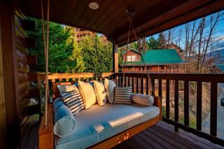 Charming Cabin With Mt Leconte Views & Game Room - 8