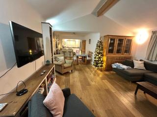 Spacious home near the Marinas with ample parking - 8