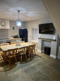 The Merchants Barn - A New Unique Town Centre Home - 4