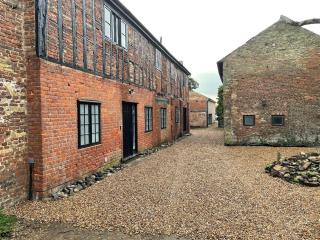 The Merchants Barn - A New Unique Town Centre Home - 9