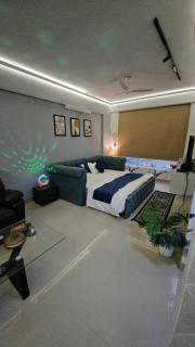 Bulls Eye BNB Room At Logix Blossom Zest - 8