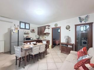 GuestHost - Vesuvium Garden - 3