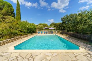 Gîtes in Mas Uzes zwembad en grote tuin - 8