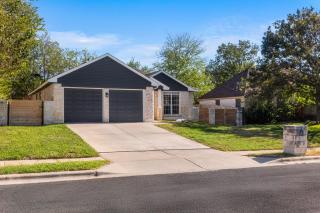 Playtime Bonanza House - Game Room & Playground - 5