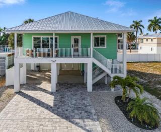 New Build - Pool - Walk to Beach - 2