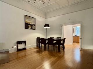 Grand South Ken Sanctuary with Fire Place & SuperKing Beds - Londra - 4