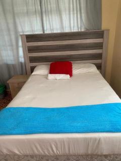 African Hoopoe Guest House - 1