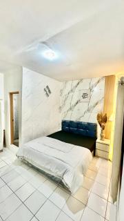 Roomate Inn Sky Garden - 1