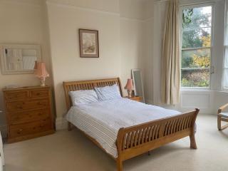 Lovely Clifton Ground Flat Two-Bed with Parking Permit x1 - 2