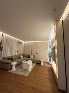 شقة فندقية فاخرة بحي العقيق - دخول ذاتي - 5