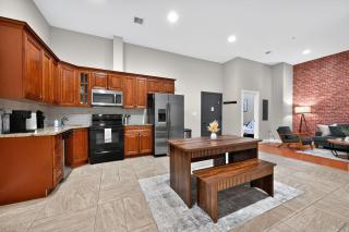 Luxury 3 Bedroom - Perfect Center City Location - 501 - 3