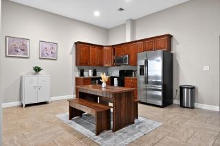 Luxury 3 Bedroom - Perfect Center City Location - 501 - 2