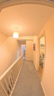 Labbyf Spacious 3-4 Bed House Sleeps 8 near Northampton Train Station, University and City Centre - 1