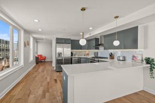 Skyline Escape in Philadelphia Chic & Bright - 9