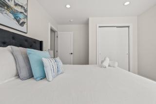 Skyline Escape in Philadelphia Chic & Bright - 6