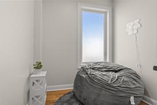 Skyline Escape in Philadelphia Chic & Bright - 5