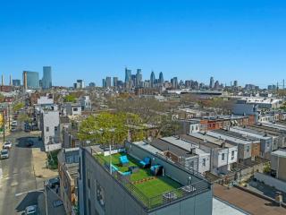 Skyline Escape in Philadelphia Chic & Bright - 4