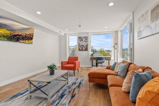 Skyline Escape in Philadelphia Chic & Bright - 3