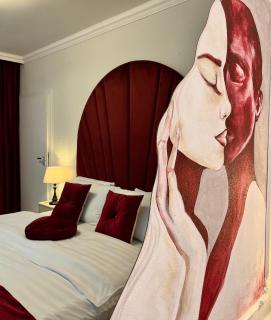 Bridge Apartment & Jacuzzi - 4