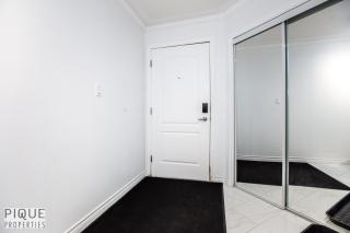 The Neon Palace - King Bed - Fireplace - Netflix - UGPark - 5